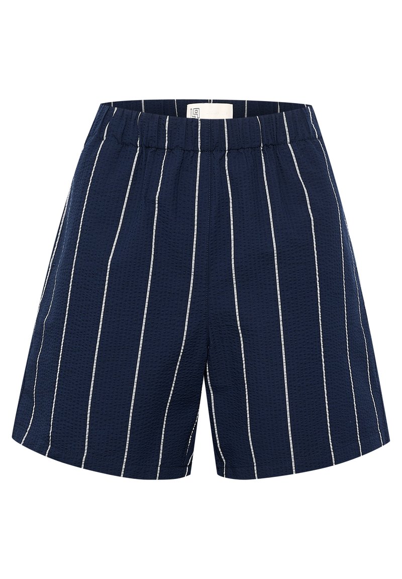 Shorts bleu marine en tissu texturé, avec des rayures verticales blanches, une taille élastique et une coupe décontractée.