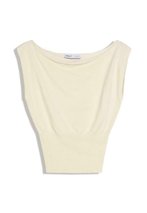 Ærmeløs cremefarvet strikket top med bred halsudskæring og ribbet taljebånd, lagt fladt på hvid baggrund.