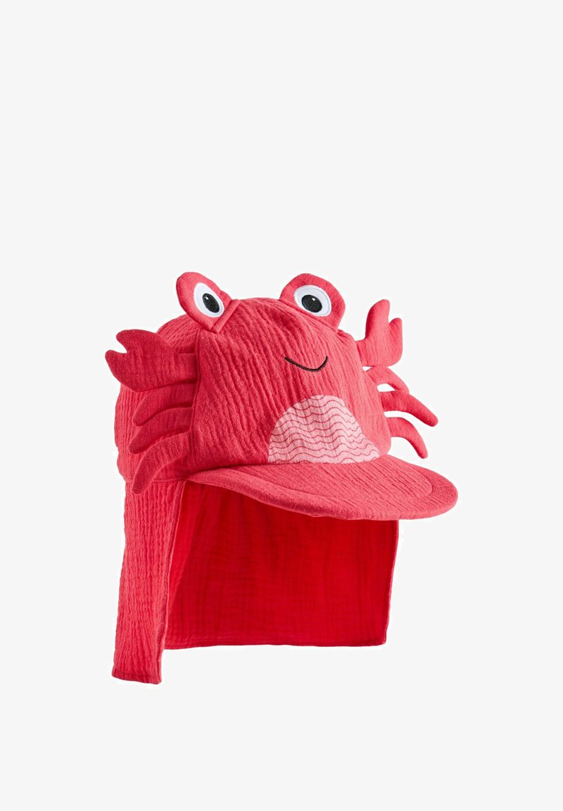 Chapeau de soleil rouge pour enfants avec motif de crabe, comportant de grands yeux, des pinces sur les côtés et un rabat couvrant la nuque pour une protection contre le soleil.