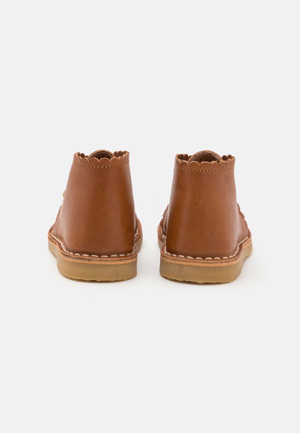SCALLOP UNISEX - Lace-ups - cognac2