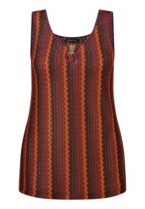 Top sans manches à rayures en zigzag orange, marron et bordeaux, encolure arrondie, liseré violet et broche dorée décorative au niveau de l'encolure.