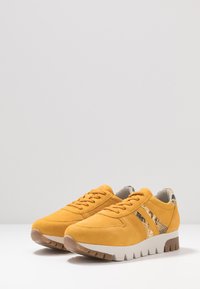 Tamaris LACE UP - Sneaker low - mustard