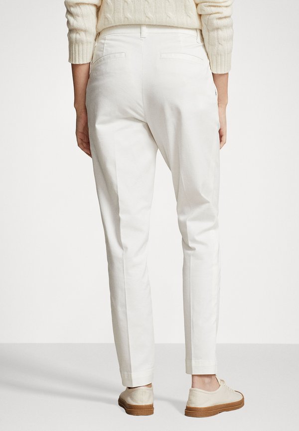 CROPPED SLIM FIT TWILL CHINO PANT - Chinos2