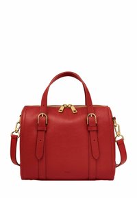 Sac à main en cuir rouge avec une forme structurée, accents en métal doré, deux poignées supérieures et une bandoulière amovible. Fermeture à glissière.