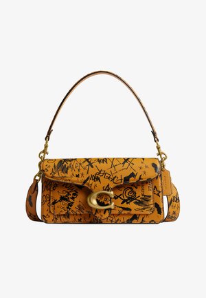 Sac à bandoulière en cuir camel avec des griffonnages noirs de style graffiti, une fermeture dorée, une poignée courte et une bandoulière amovible.
