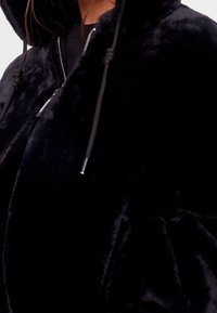 Bershka Vinterjacka - black