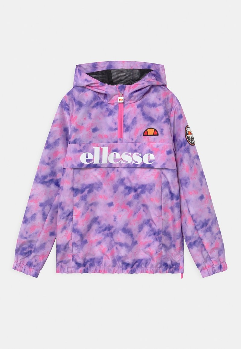 Lilla og pink tie-dye pullover jakke med en frontlomme, halvlynlås og hvidt logotekst. Har en justerbar hætte og manchetter.