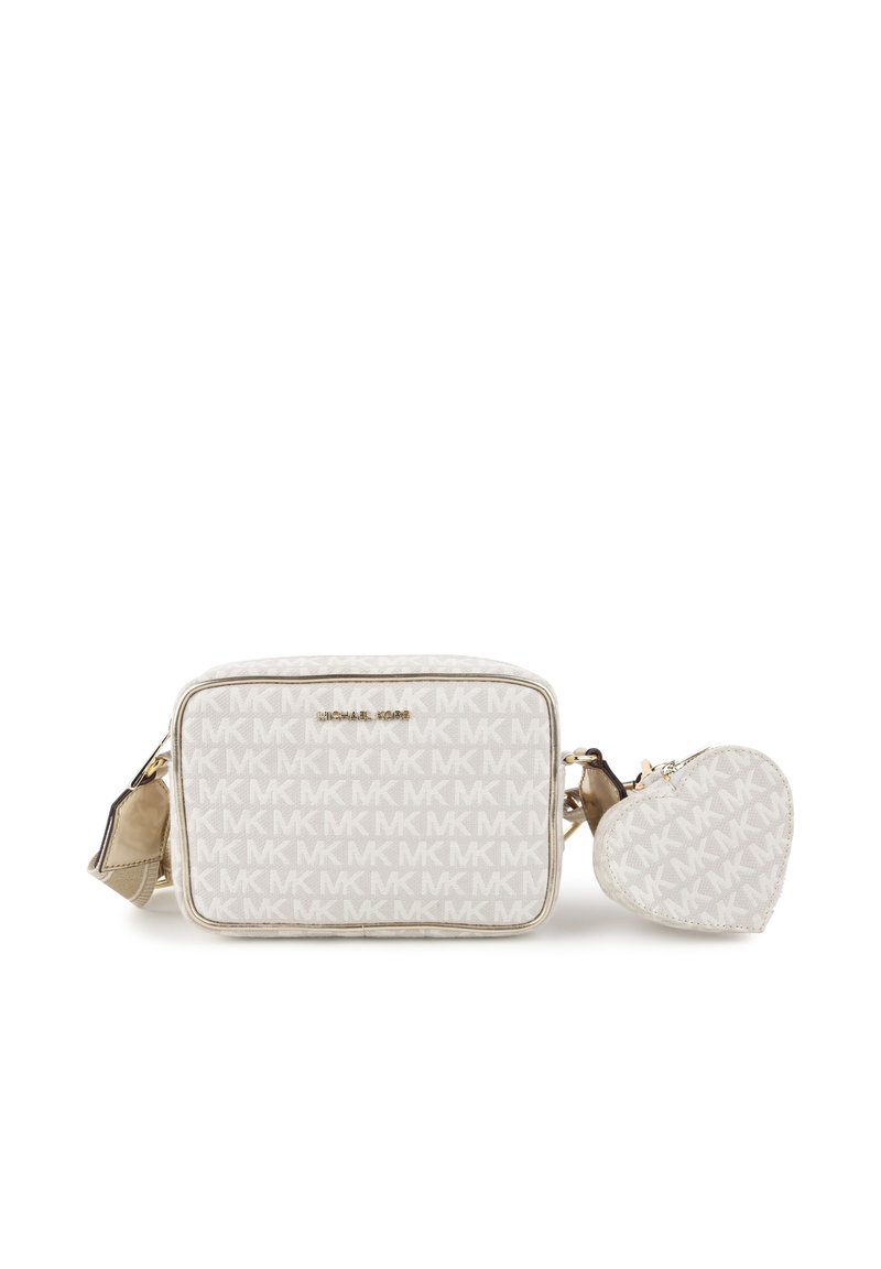 Borsa a tracolla beige con un motivo ripetuto del logo MK; presenta una zip dorata e una pochette a forma di cuore removibile. Texture liscia, forma rettangolare.