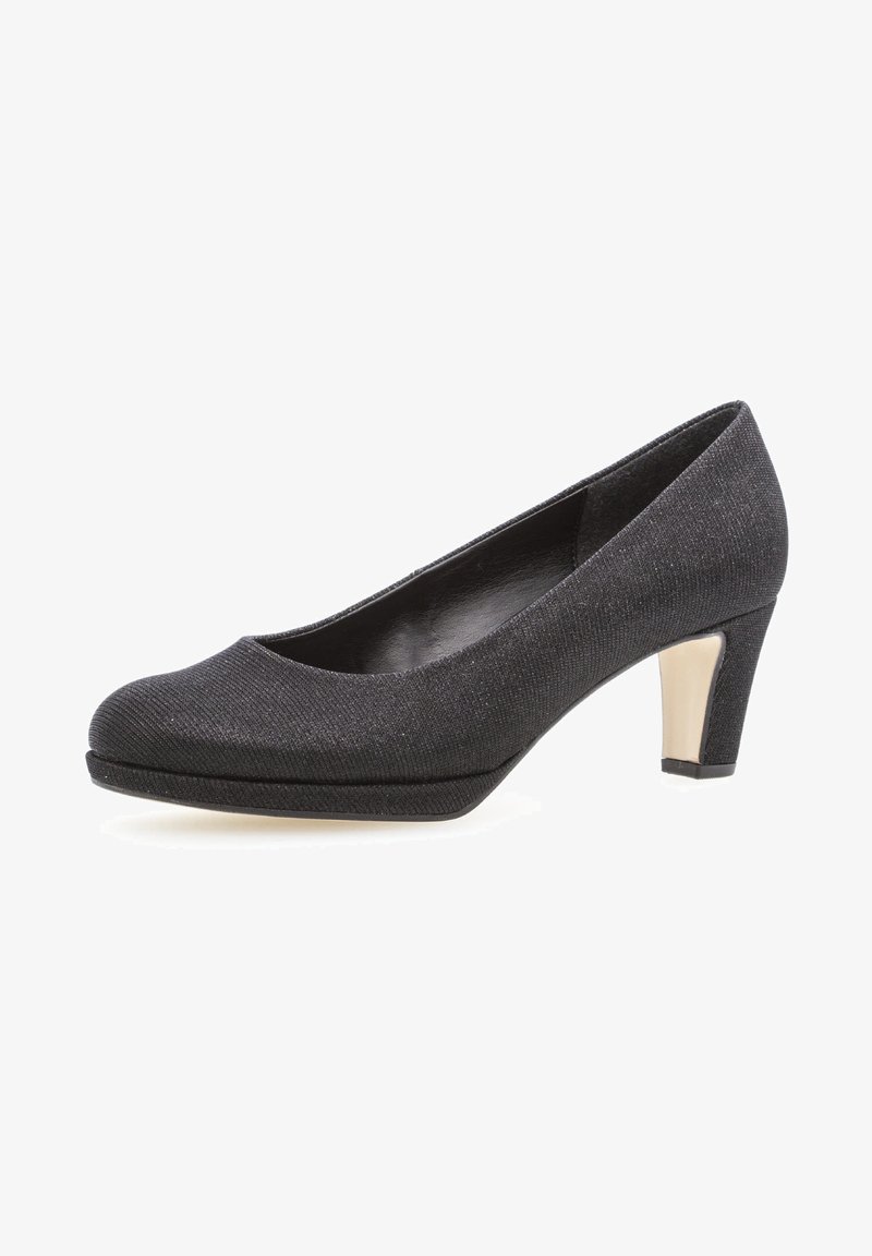 Escarpin en tissu noir à talon bas avec bout arrondi et talon bloc beige sur fond blanc.