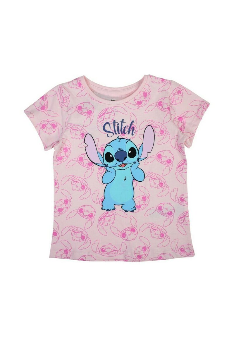 T-shirt rose à manches courtes avec un grand motif Stitch bleu, agrémenté de petites illustrations de Stitch en rose clair répétées sur le tissu.