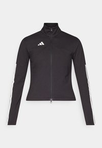 Črna atletska jakna z visokim ovratnikom, z zadrgo in belimi stranskimi črtami. Narejena iz elastične tkanine, ima prilegajoč dizajn in podrobnost z logotipom.