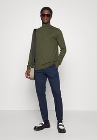 Selected Homme SLHBERG HALF ZIP  - Stickad tröja - forest night melange