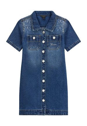 Robe en denim bleu à manches courtes avec boutons sur le devant, deux poches poitrine, col et ornements en strass sur les épaules et une poche.