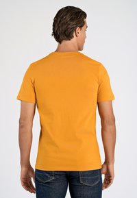Lindbergh TEE S/S - Camiseta básica - honey