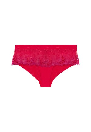Czerwone majtki z przezroczystym koronkowym pasem ozdobionym kwiatowymi wzorami w różnych odcieniach różu. Gładka tkanina o umiarkowanym stopniu pokrycia.