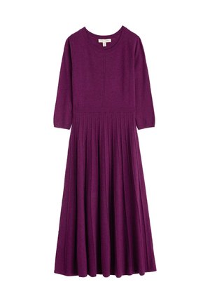 Robe longue à manches longues de couleur violette, fabriquée en tissu doux. Elle présente un corsage ajusté, un col rond et une jupe plissée pour une silhouette fluide.