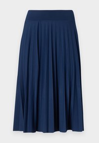 Jupe plissée bleu marine avec une large ceinture, fabriquée en tissu lisse et texturé, présentant des plis verticaux sur toute la surface.