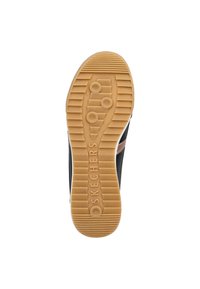 Semelle de chaussure Skechers, dotée d'un fond en caoutchouc texturé de couleur beige et d'un motif de grip ferme. La marque est gravée dans le caoutchouc.