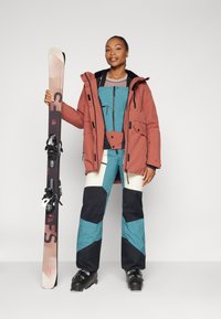 Peak Performance VERTICAL GORE-TEX PRO BIB - Pantalons de ski - hydro fresh/sand fog