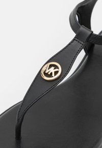 MICHAEL Michael Kors MALLORY THONG - Sandalias de dedo - black