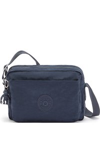 Czarnoniebieska torebka crossbody wykonana z teksturowanej tkaniny, z zamkiem błyskawicznym, przednią kieszonką oraz wytłoczonym logo z małym breloczkiem w kształcie małpki.