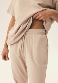 Henderson NILSA SET piaskowy