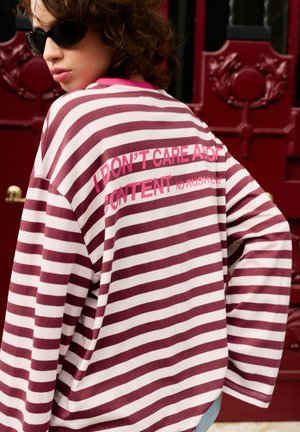 PULL&BEAR, OVERSIZE LONG-SLEEVE STRIPED WITH TEXT - T-SHIRT - T-shirt à manches longues - light pink