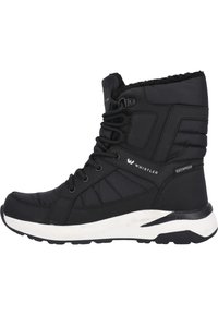 Zwarte waterdichte enkellaarsjes met een gestructureerde bovenkant, vetersluiting aan de voorkant en een gewatteerde kraag. Kenmerken zijn een witte middenzool en een zwarte rubberen zool.