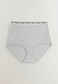 Grå bomullsunderkläder med hög midja och svart elastiskt midjeband som har "NEXT" tryckt i upprepade mönster. Slät textur och design för full täckning.