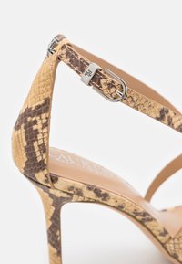 Lauren Ralph Lauren Sandales à talons hauts - beige