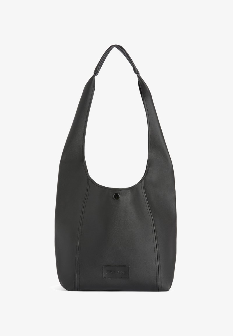 Bolso de hombro de cuero negro con forma curva, que cuenta con una sola correa, detalles de costura sutiles y un cierre a presión en la parte frontal.