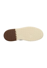 Bruine en crèmekleurige rubberen schoenzool met een gestructureerd grippatroon. Kenmerkt zich door een geometrisch ontwerp; de linkerkant is donkerder bruin, de rechterkant is crèmekleurig.
