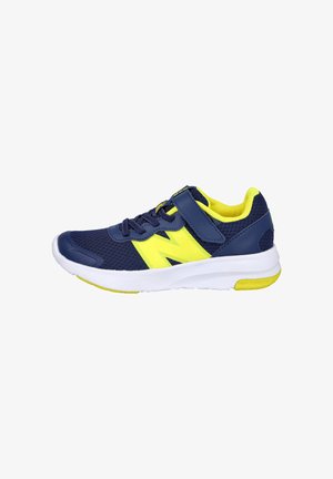 Zapatilla deportiva azul marino y amarillo neón con parte superior de malla, tira de contacto, cordones y suela blanca con detalles amarillos.