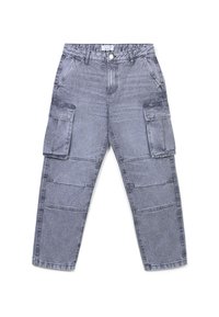 Pantaloni cargo in denim grigio con finitura sbiadita, caratterizzati da numerose tasche laterali, design a gamba dritta e cuciture rinforzate.