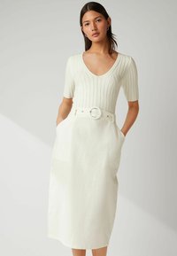 Next REGULAR FIT biały