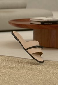 Δεν επιλέχθηκε, white/black