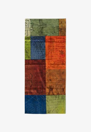 Bunter Patchwork-Halsschlauch mit grünen, blauen, orangen und roten Quadraten mit abstrakten geometrischen Mustern und Schriftzügen.