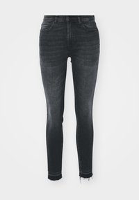 Pantalones vaqueros skinny negros de cintura alta con bolsillos delanteros y traseros, cierre de botón y cremallera, y dobladillos deshilachados.