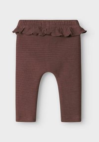 Brązowe, teksturowane legginsy z falbaniastym pasem w talii, z prostymi nogawkami i gładkim wykończeniem. Brak widocznych wzorów lub detali metalowych.