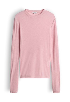 Chemise rose pâle à manches longues avec col rond, coupe slim et tissu léger, présentée à plat sur un fond blanc.