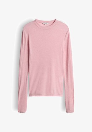 Chemise rose pâle à manches longues avec col rond, coupe slim et tissu léger, présentée à plat sur un fond blanc.