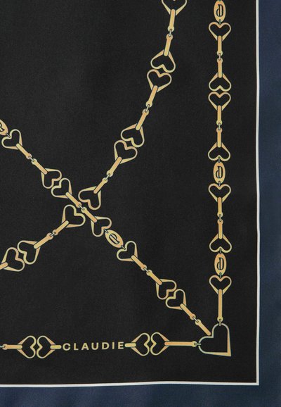 Bufanda negra con un patrón de corazones dorados y cadenas, con la palabra "CLAUDIE" en una fuente negrita, bordeada en blanco. Textura suave y lisa.