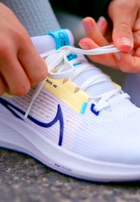 Nike Performance AIR ZOOM PEGASUS 40 - Zapatillas running asfalto - white