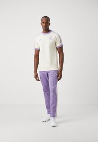 adidas Originals REAL MADRID OG BECKENBAUER TRACKPANT - Klubové oblečení - magic lilac/white