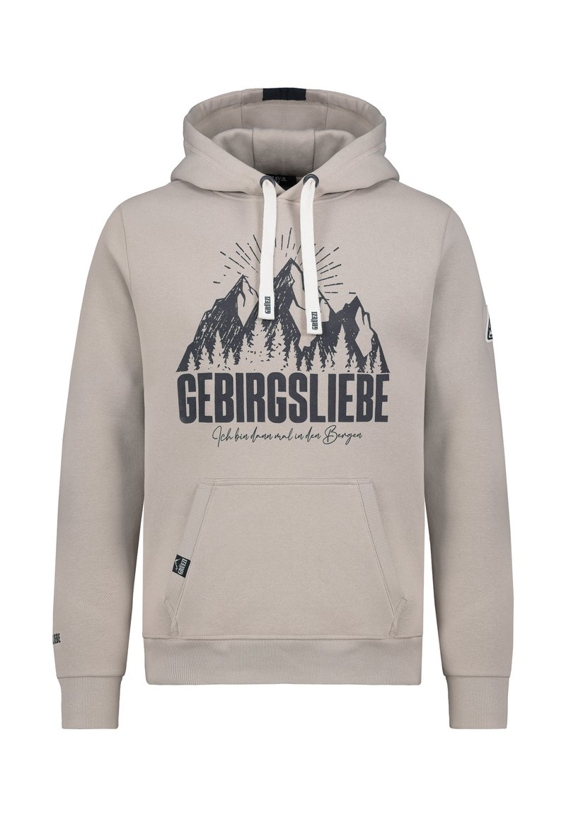 Beige hoodie met een voorste kangoeroezak, trekkoord capuchon en een bergafbeelding met de tekst "GEBIRGSLIEBE." Gladde textuur, ribgebreide mouwen.