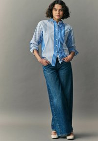 Next - REGULAR FIT  - LONG SLEEVE - Užsagstoma palaidinė - blue stripe Miniatiūros vaizdas 1