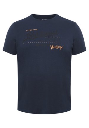 Marineblå bomulds T-shirt med korte ærmer, med struktureret sort og kobber trykt tekst, der siger "Autentisk Traditionel Vintage."