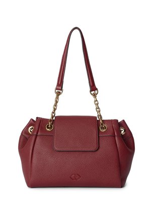 Borsa a mano in pelle bordeaux con manici a catena dorata e chiusura a patta, caratterizzata da un logo in rilievo sottile sulla parte anteriore.