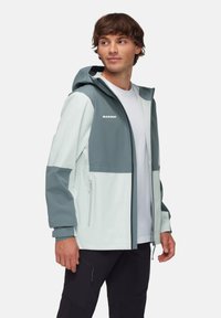 Veste légère et imperméable de couleur menthe pâle et grise, dotée d'une capuche, de poches zippées et d'une texture lisse. Logo sur la poitrine.