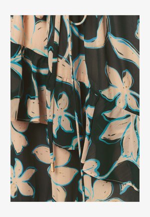 Tissu transparent avec un motif floral beige et turquoise sur fond foncé, présentant des volants superposés et un cordon coulissant pendu avec des embouts dorés.